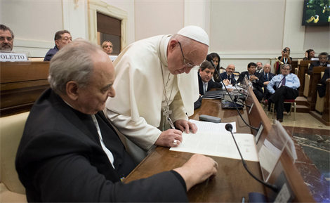 Pope Francis signging Rome Declaration