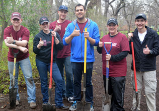 Texas A&M Law Big Event volunteers at the FOrt Worth Botanical Gardens